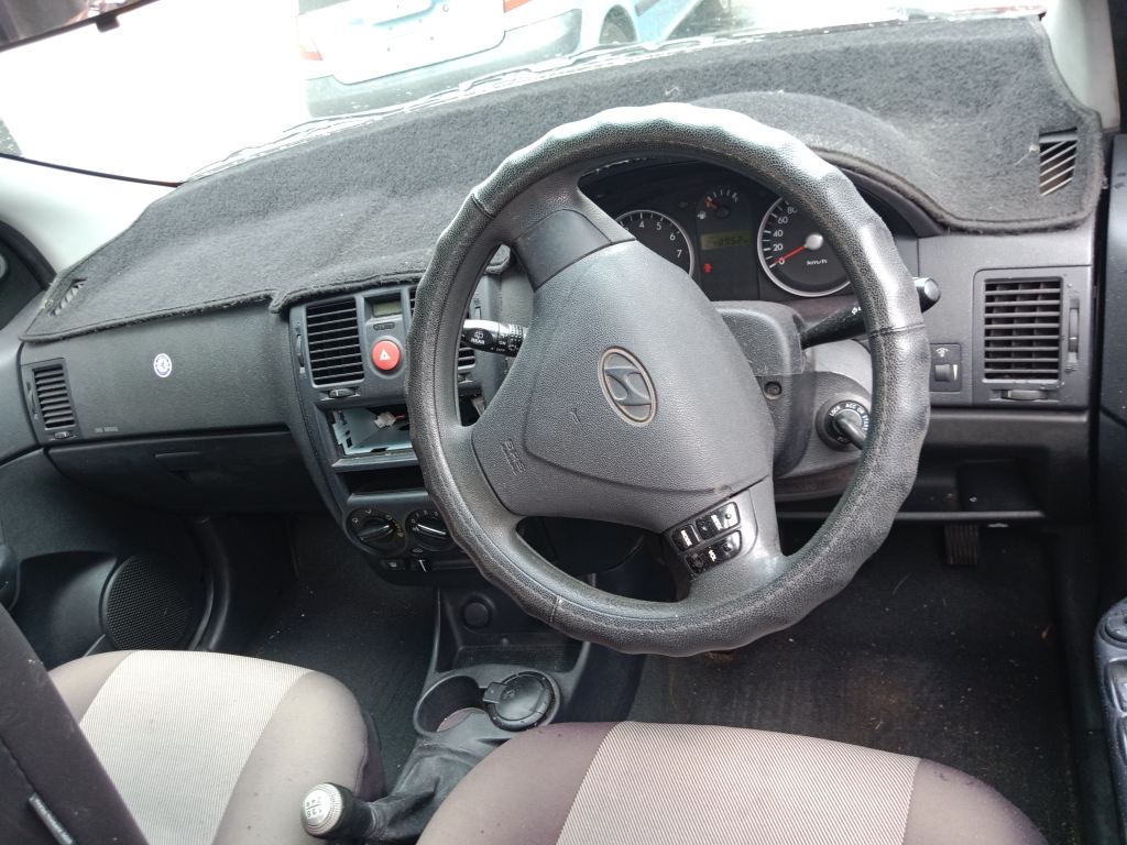 P5819 - Hyundai Getz 2009 Red Wrecking - Image 15