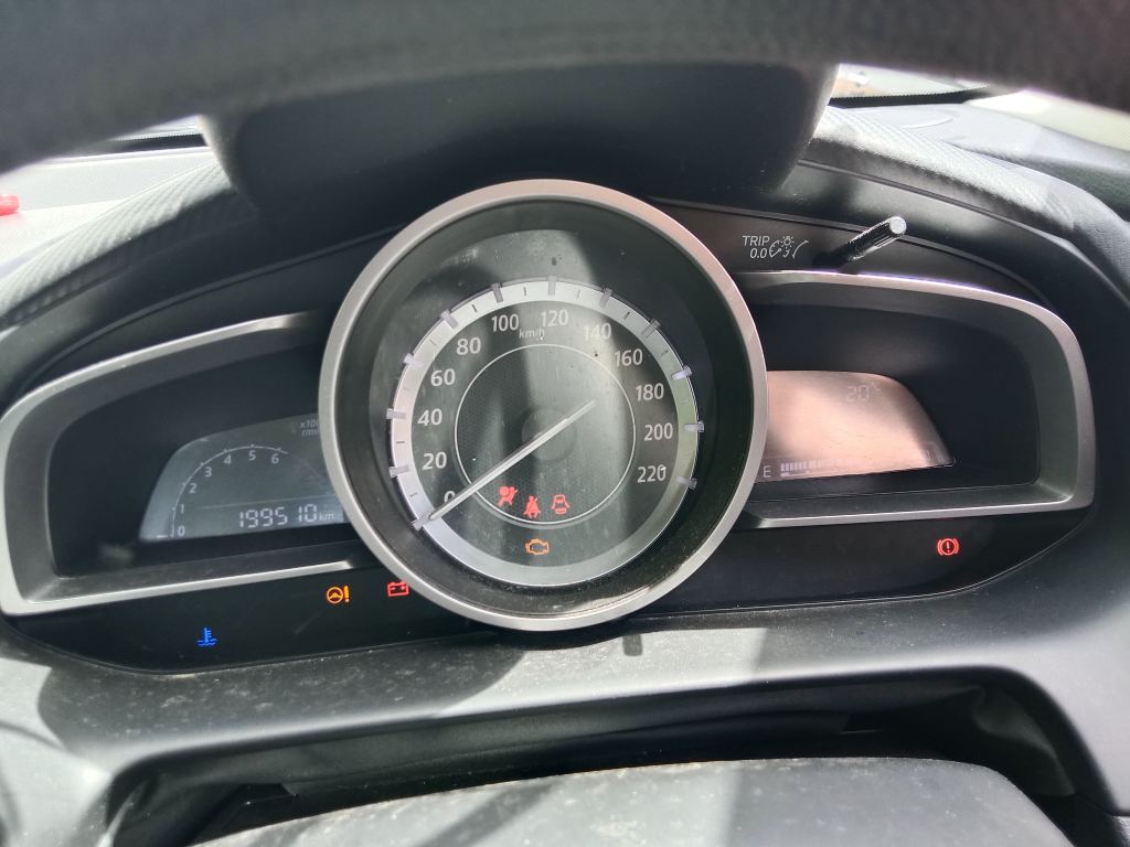 P5820 - Mazda 2 2015 Red Wrecking - Image 11