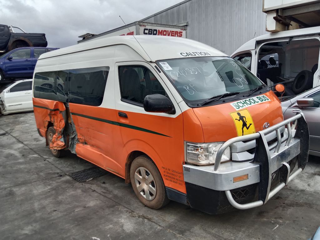P5821 - Toyota hiace 2015 orange and white Wrecking - Image 2
