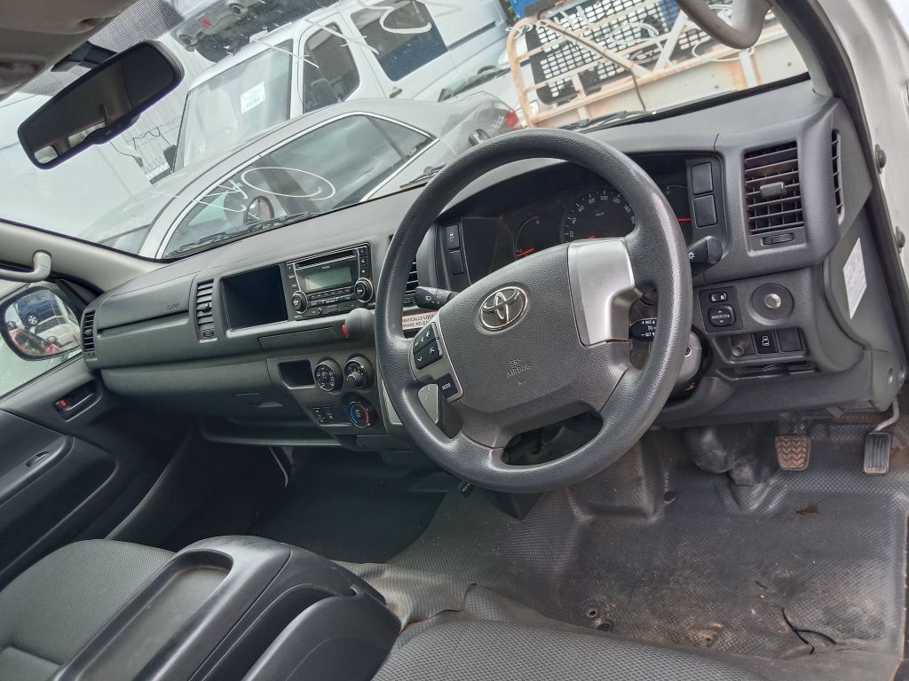 P5821 - Toyota hiace 2015 orange and white Wrecking - Image 5