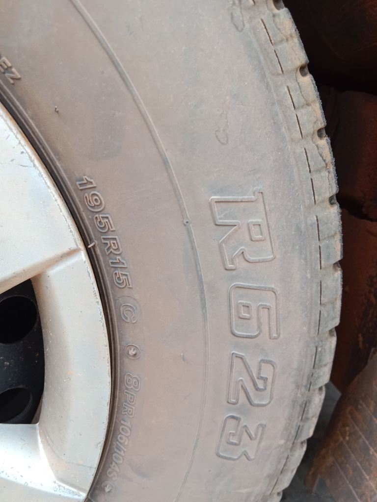 P5821 - Toyota hiace 2015 orange and white Wrecking - Image 7