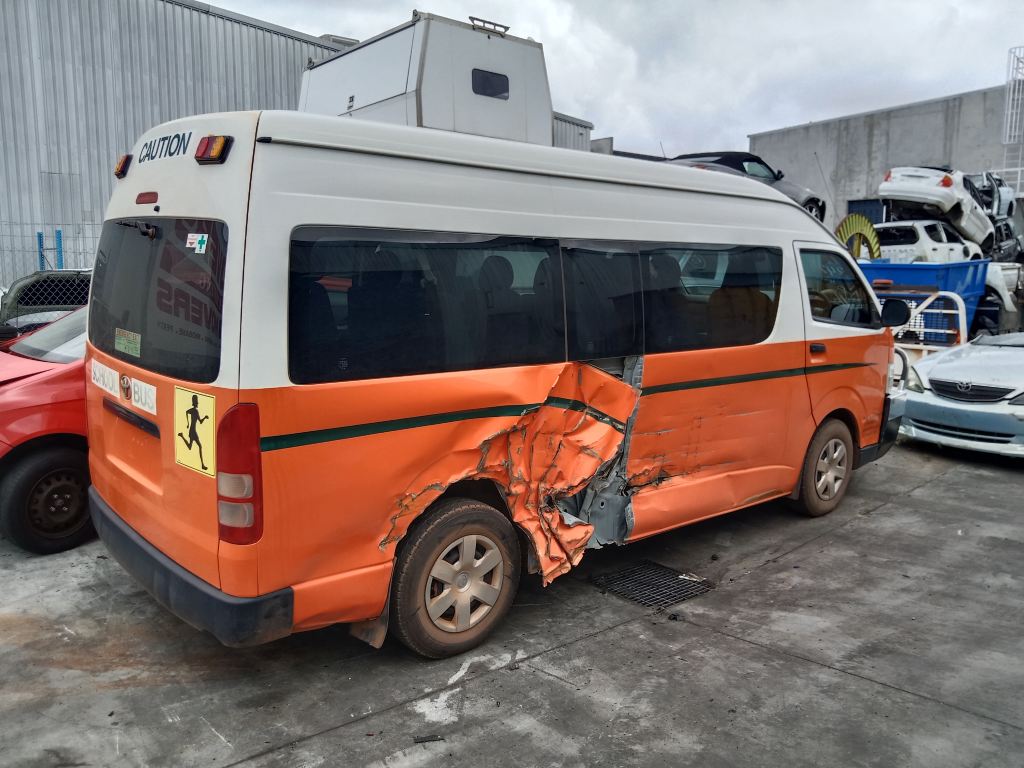 P5821 - Toyota hiace 2015 orange and white Wrecking - Image 8