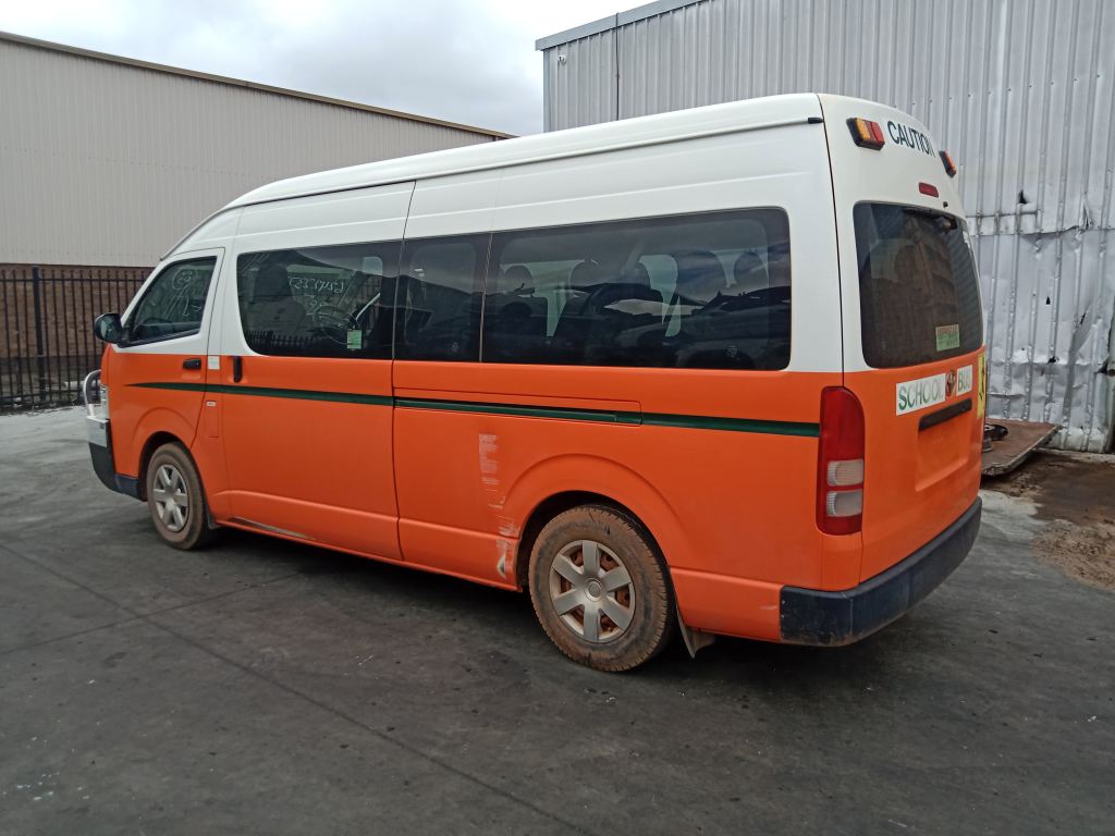 P5821 - Toyota hiace 2015 orange and white Wrecking - Image 15