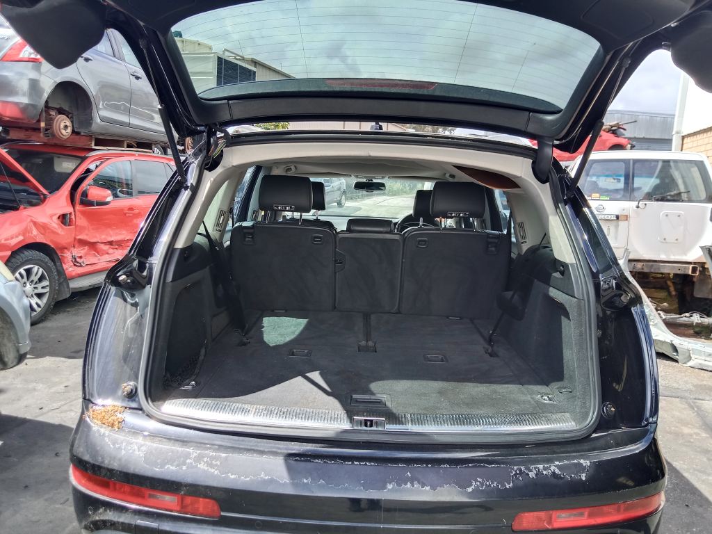 P5824 - Audi Q7 2011 Black Wrecking - Image 6
