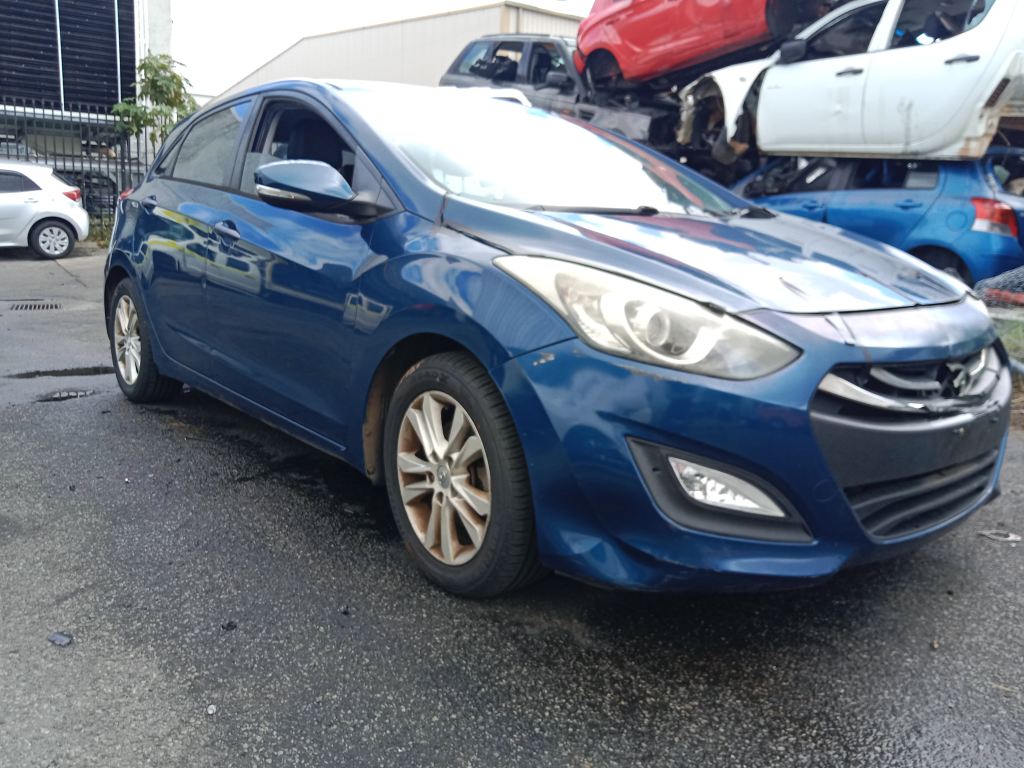 P5826 - Hyundai i30 2014 Blue Wrecking