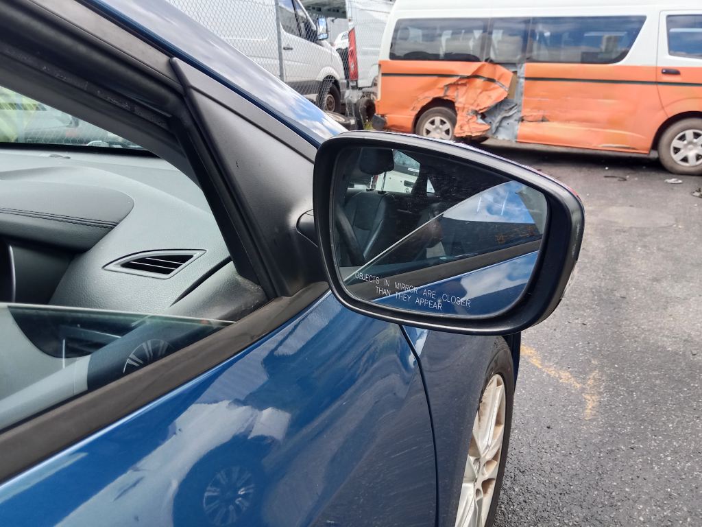 P5826 - Hyundai i30 2014 Blue Wrecking - Image 3