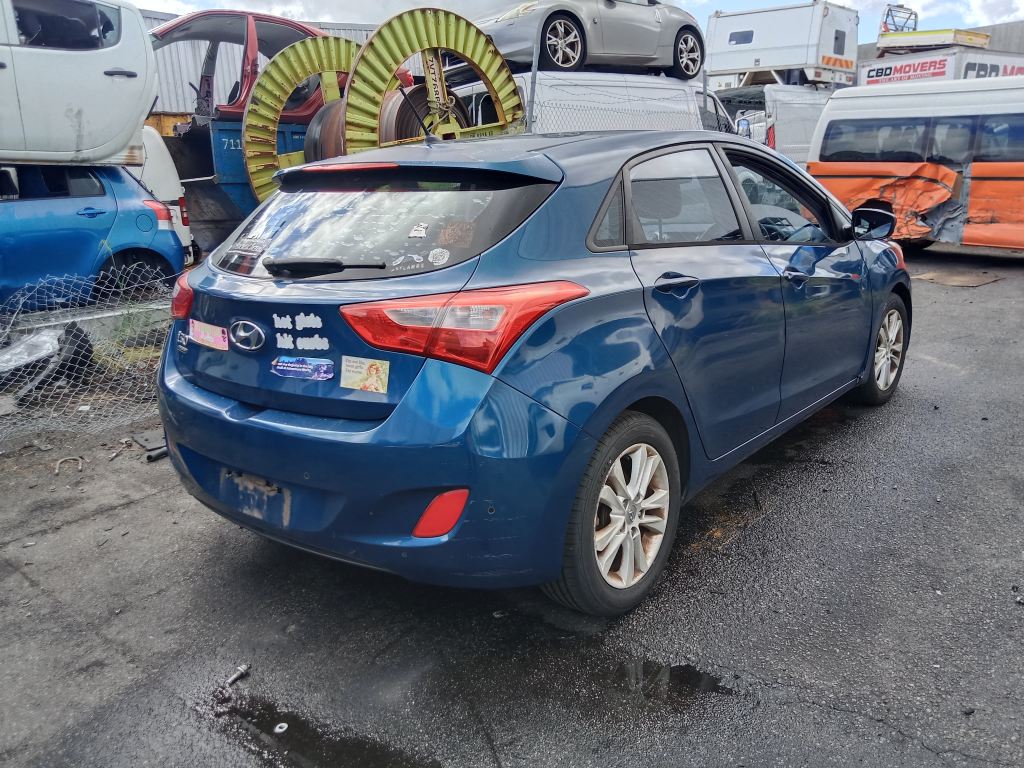 P5826 - Hyundai i30 2014 Blue Wrecking - Image 4