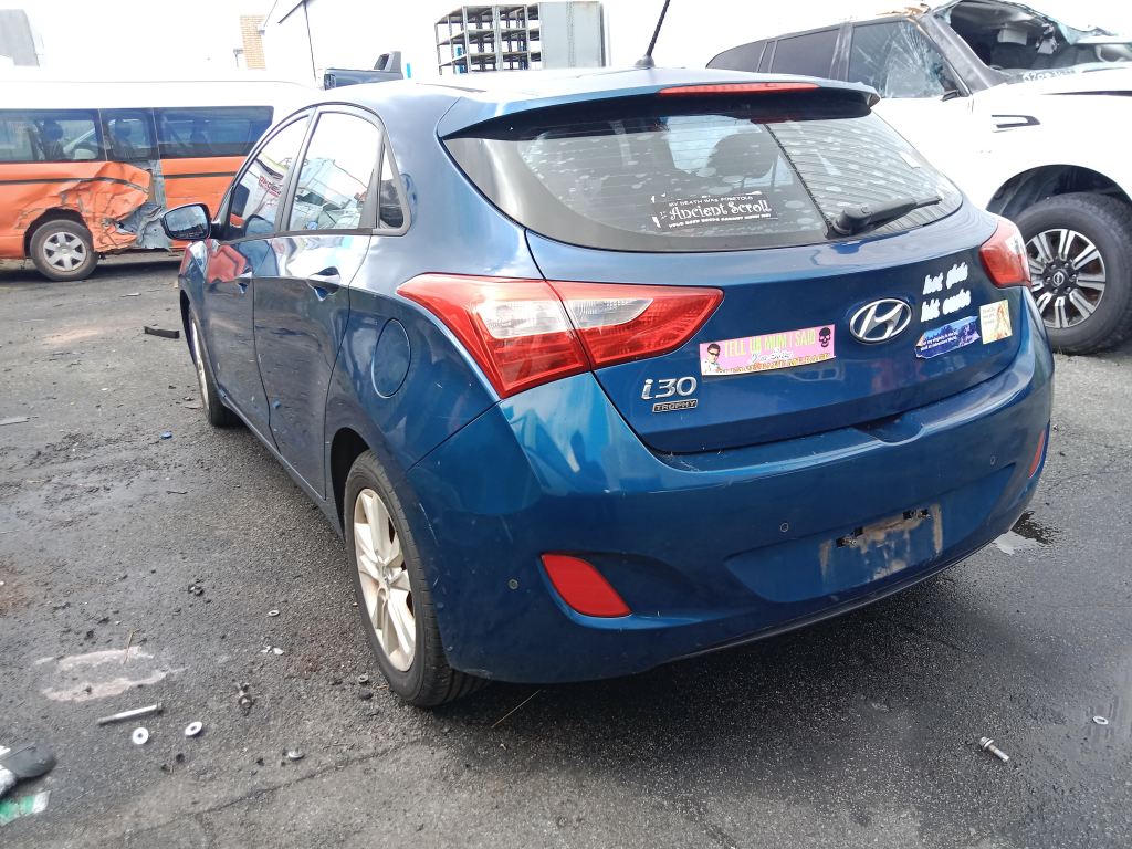 P5826 - Hyundai i30 2014 Blue Wrecking - Image 5