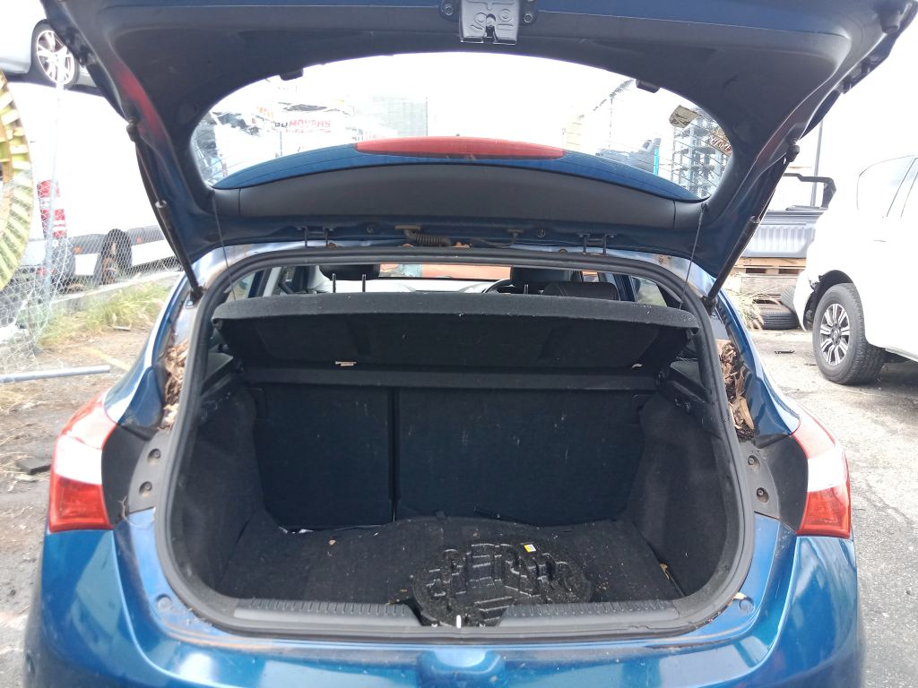 P5826 - Hyundai i30 2014 Blue Wrecking - Image 6