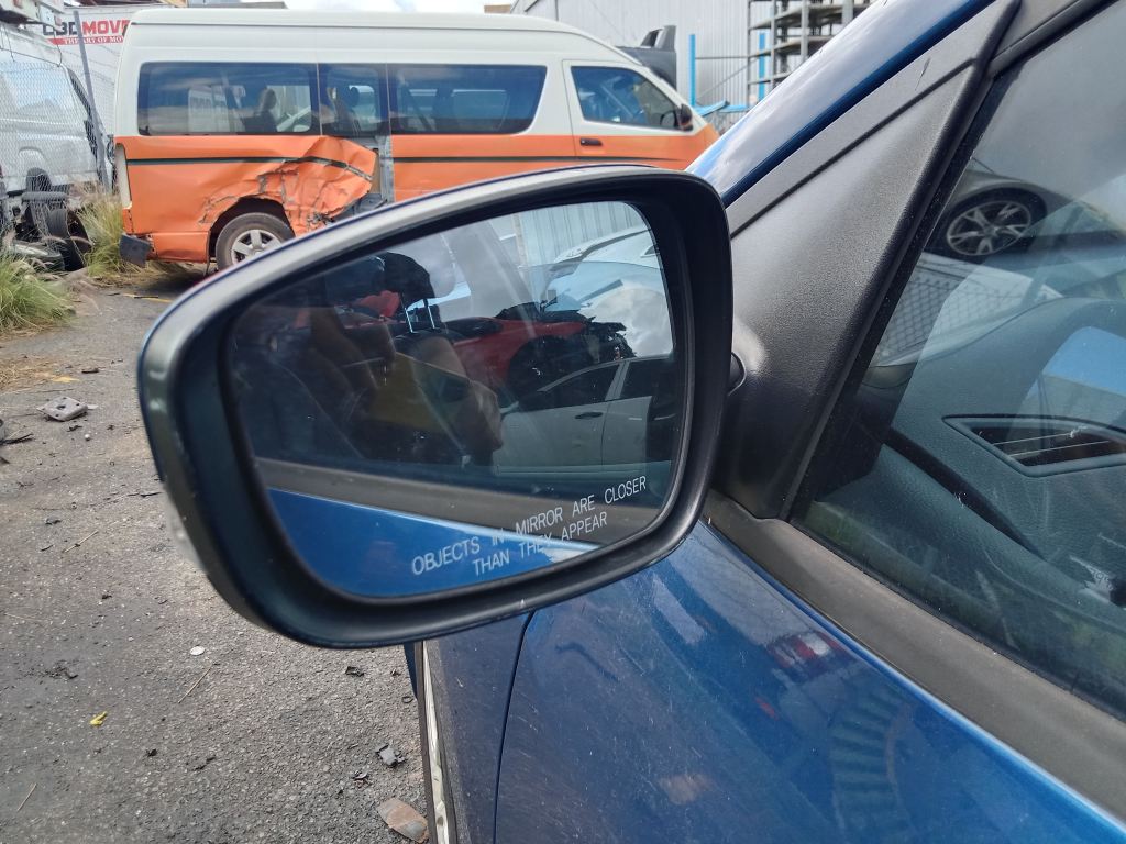 P5826 - Hyundai i30 2014 Blue Wrecking - Image 7