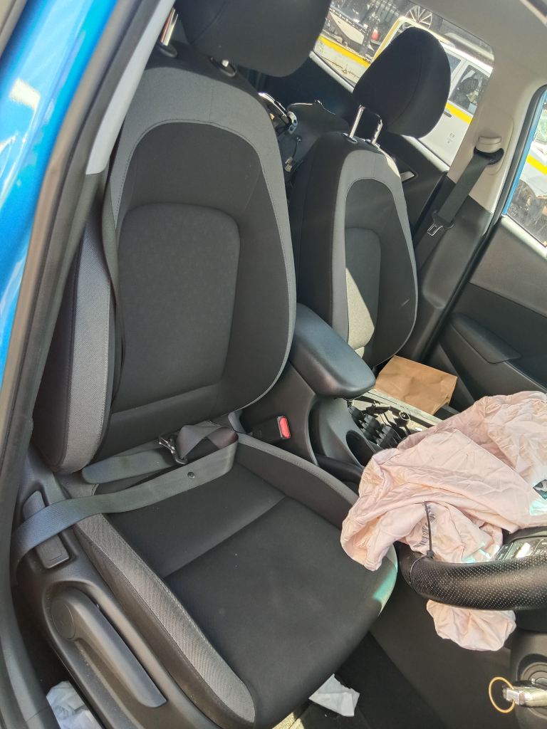 P5829 - Hyundai Kona 2020 Blue Wrecking - Image 11
