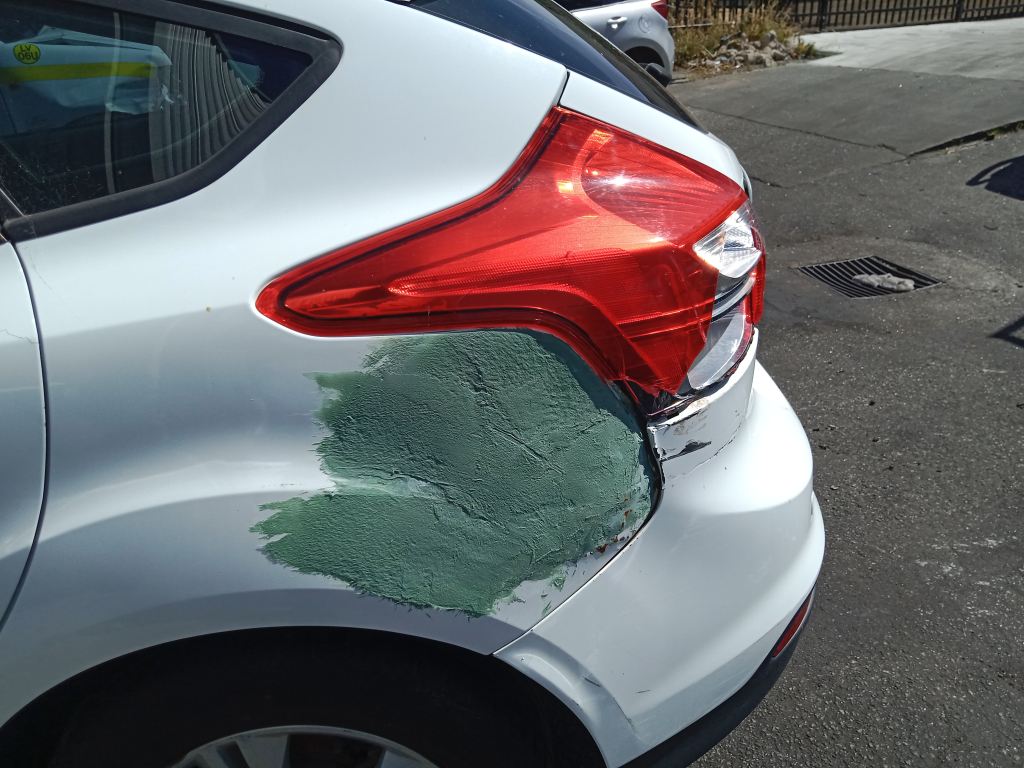 P5831 - Ford Focus 2014 White Wrecking - Image 8