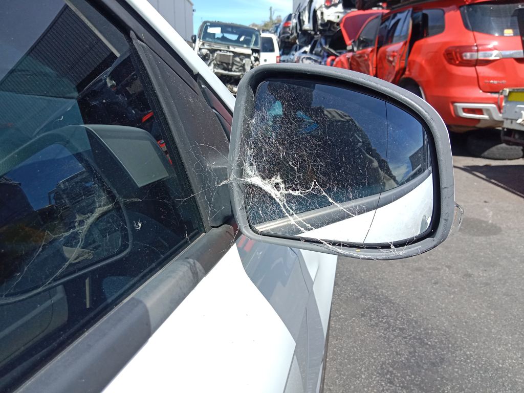 P5831 - Ford Focus 2014 White Wrecking - Image 11