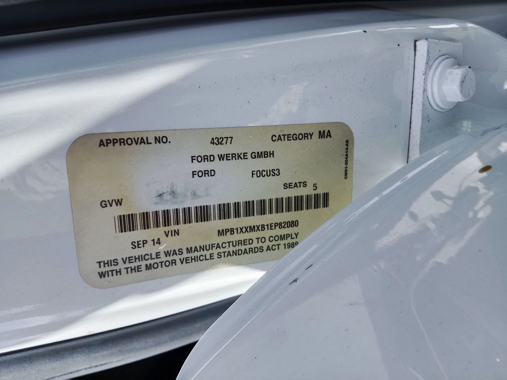 P5831 - Ford Focus 2014 White Wrecking - Image 12