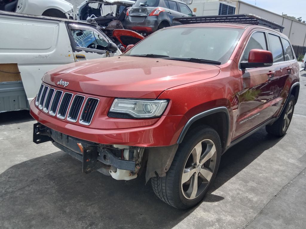 P5834 - Jeep Grand Cherokee 2014 Red Wrecking - Image 3