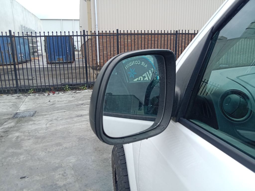 P5835 - Volkswagen Amarok 2014 White Wrecking - Image 3