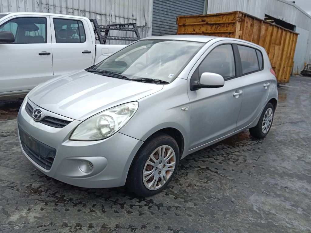 P5836 - Hyundai i20 2011 Silver Wrecking