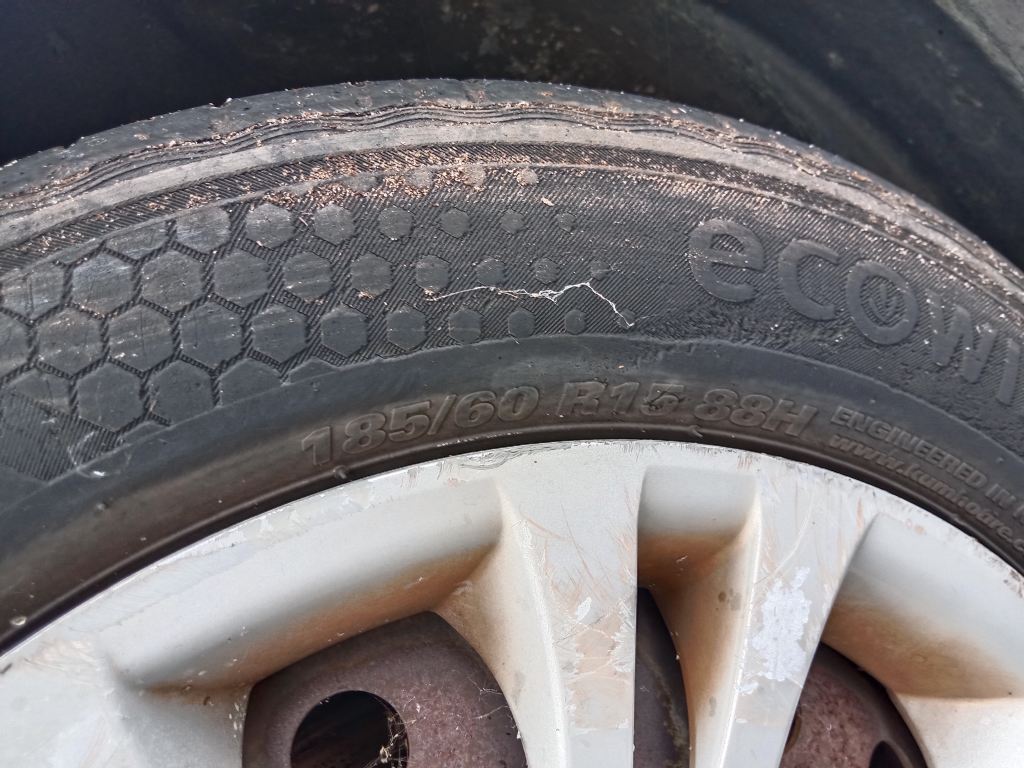 P5836 - Hyundai i20 2011 Silver Wrecking - Image 3