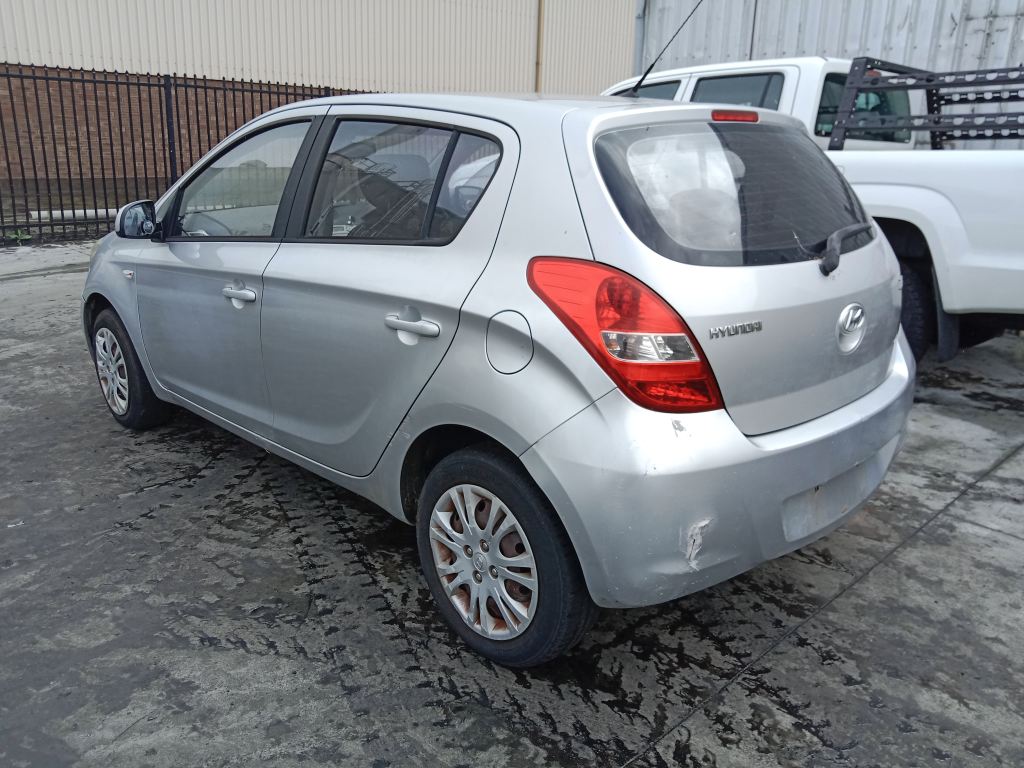 P5836 - Hyundai i20 2011 Silver Wrecking - Image 4