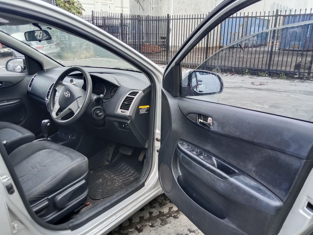 P5836 - Hyundai i20 2011 Silver Wrecking - Image 6