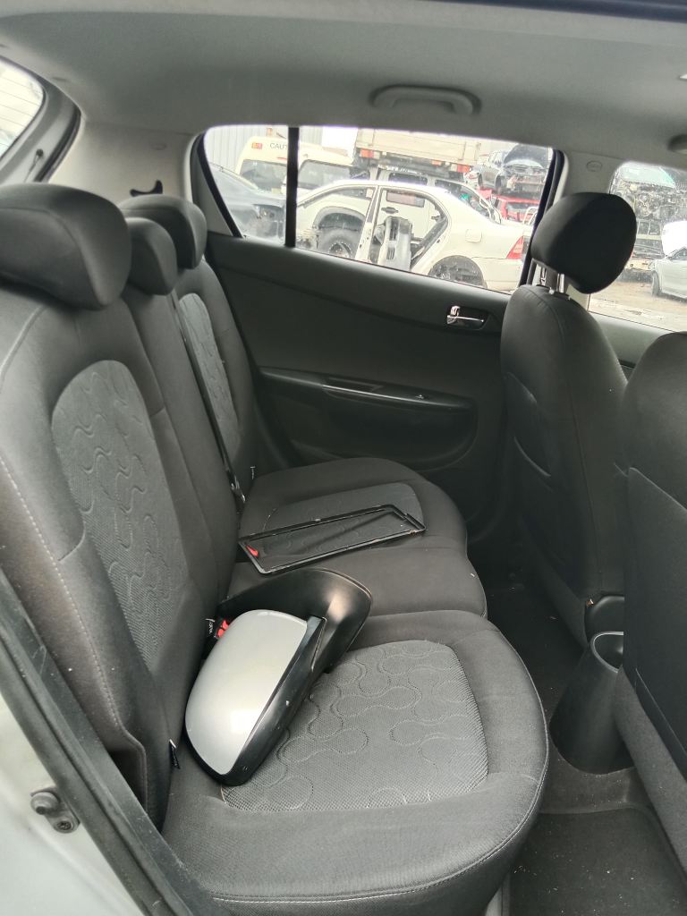 P5836 - Hyundai i20 2011 Silver Wrecking - Image 8