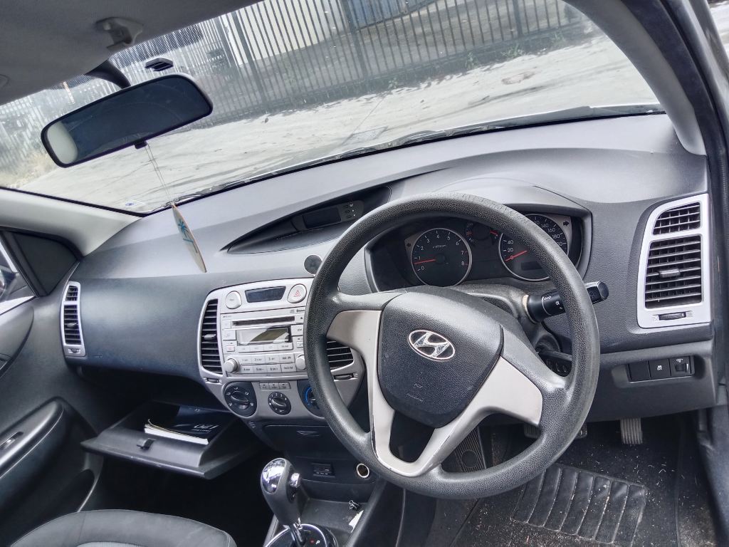 P5836 - Hyundai i20 2011 Silver Wrecking - Image 12