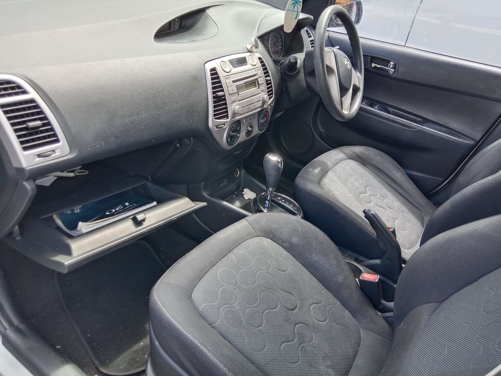 P5836 - Hyundai i20 2011 Silver Wrecking - Image 15