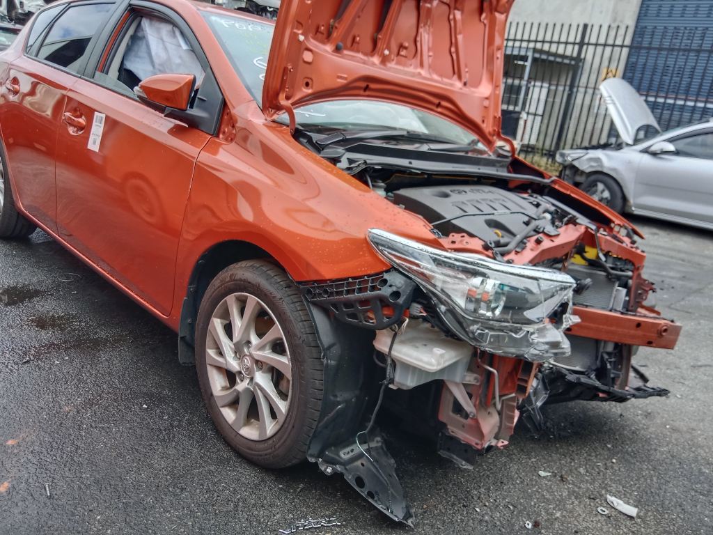 P5837 - Toyota corolla hatchback 2018 orange Wrecking
