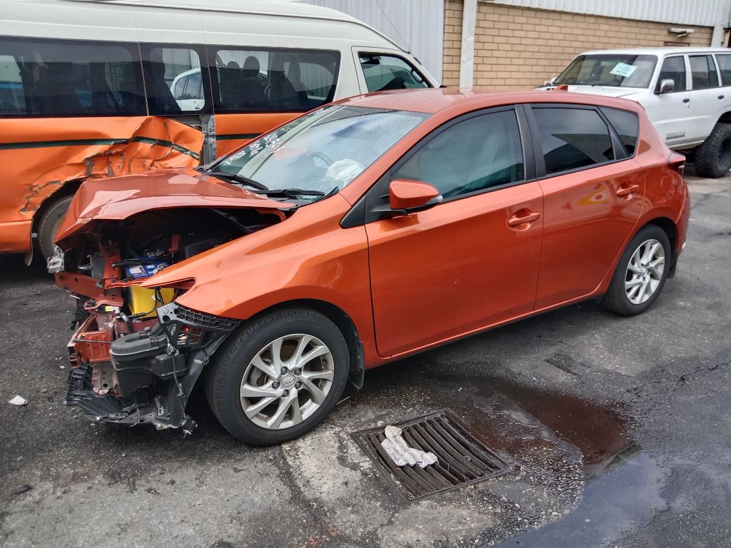 P5837 - Toyota corolla hatchback 2018 orange Wrecking - Image 3