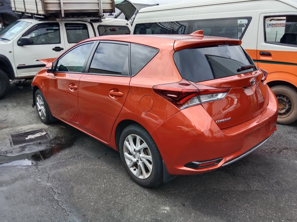 P5837 - Toyota corolla hatchback 2018 orange Wrecking - Image 4