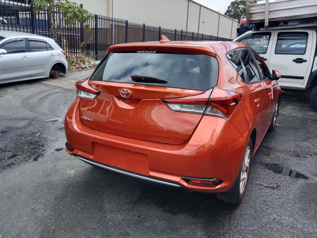 P5837 - Toyota corolla hatchback 2018 orange Wrecking - Image 5