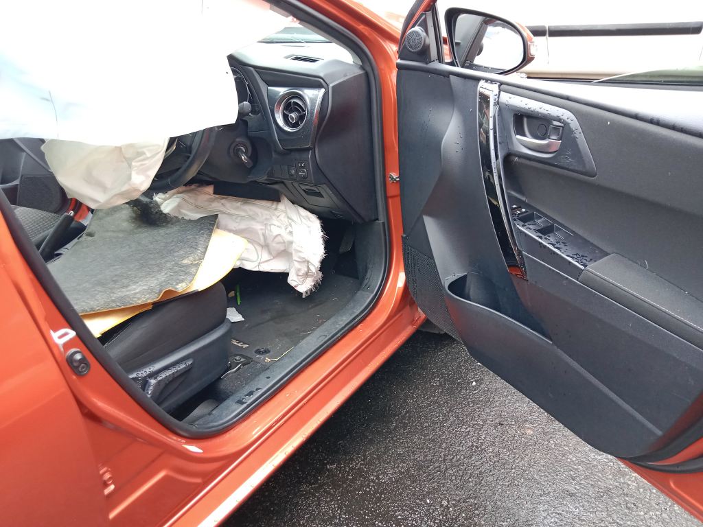 P5837 - Toyota corolla hatchback 2018 orange Wrecking - Image 13