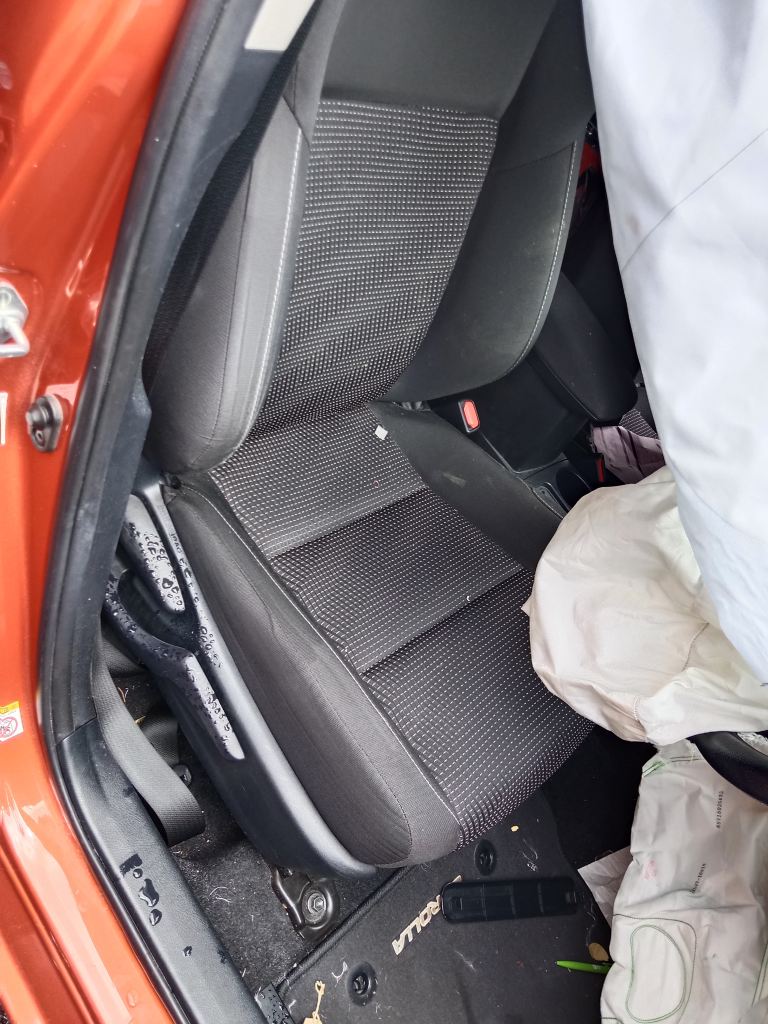 P5837 - Toyota corolla hatchback 2018 orange Wrecking - Image 15