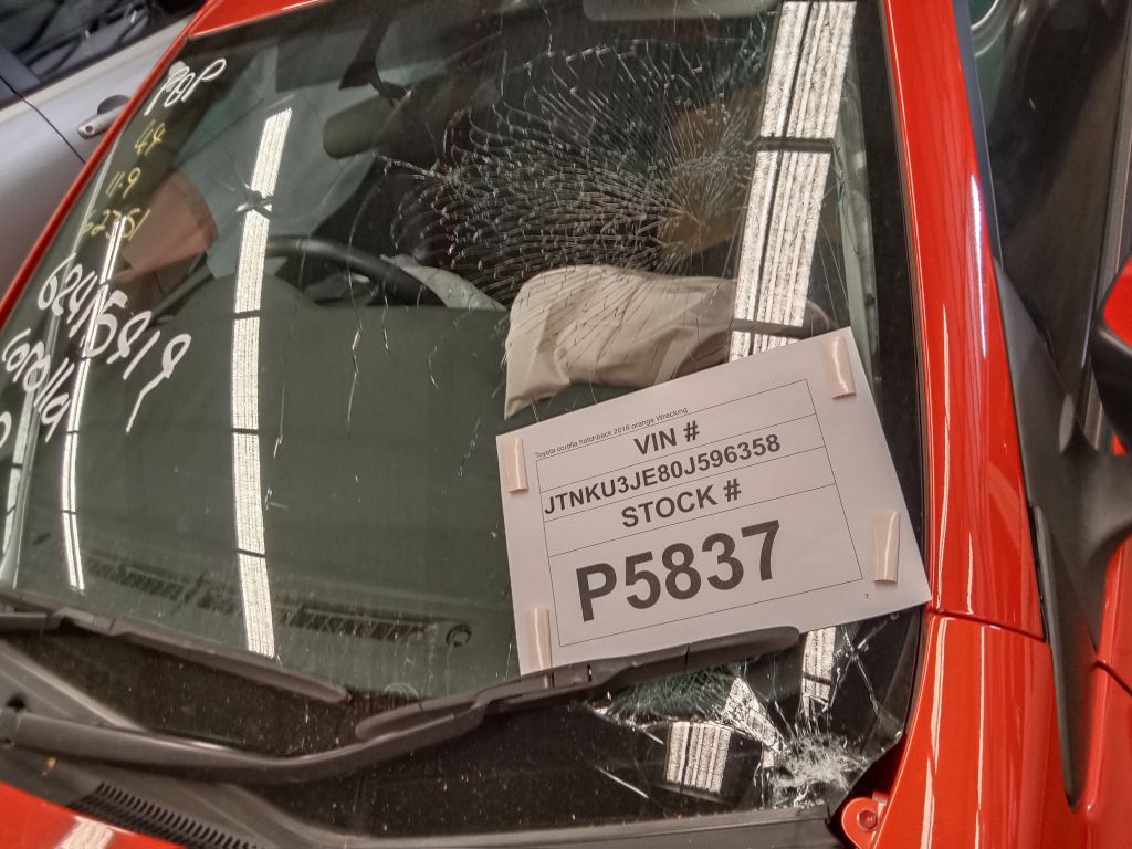P5837 - Toyota corolla hatchback 2018 orange Wrecking - Image 16