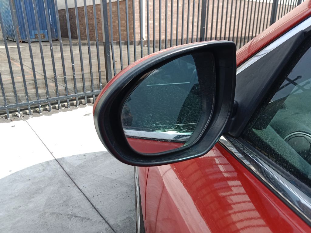 P5848 - Mazda 6 2009 Red Wrecking - Image 4
