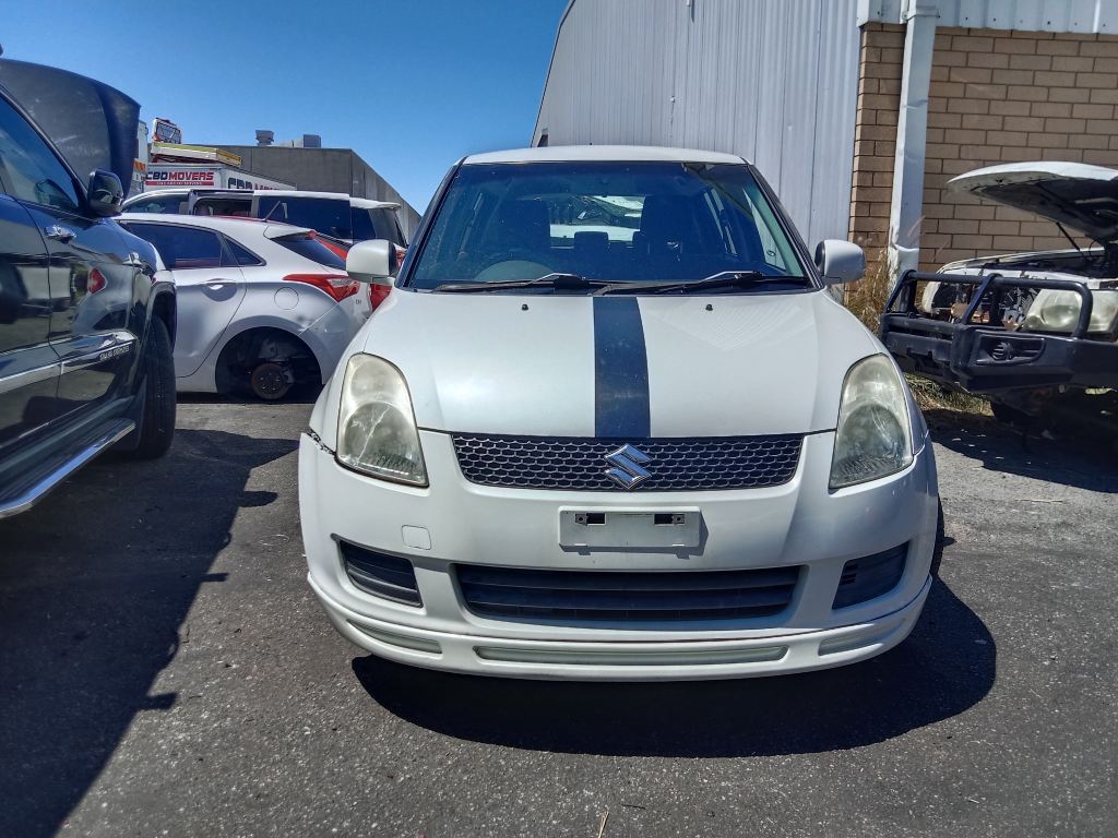P5853 - Suzuki Swift 2007 White Wrecking