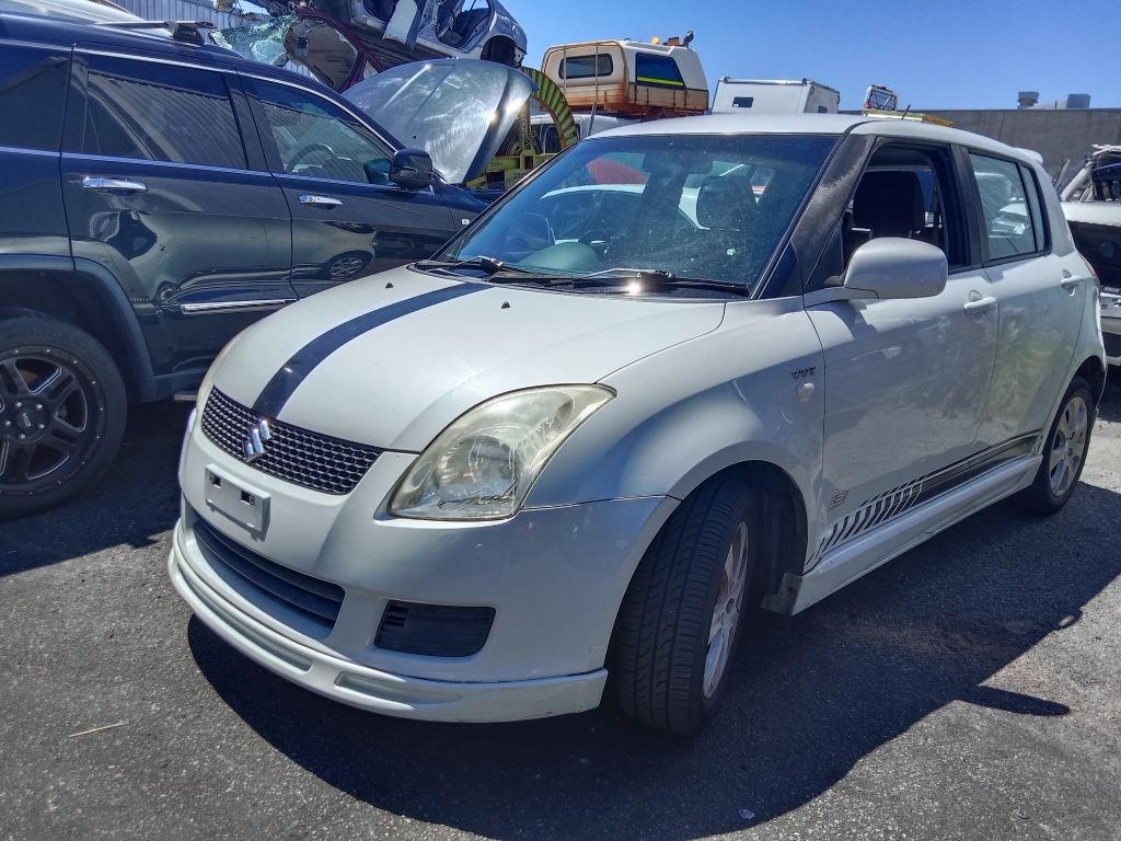 P5853 - Suzuki Swift 2007 White Wrecking - Image 3