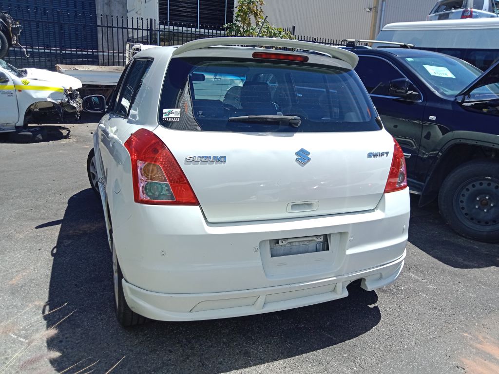 P5853 - Suzuki Swift 2007 White Wrecking - Image 5