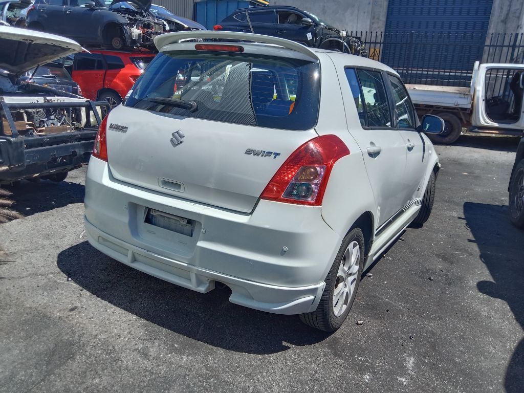 P5853 - Suzuki Swift 2007 White Wrecking - Image 6