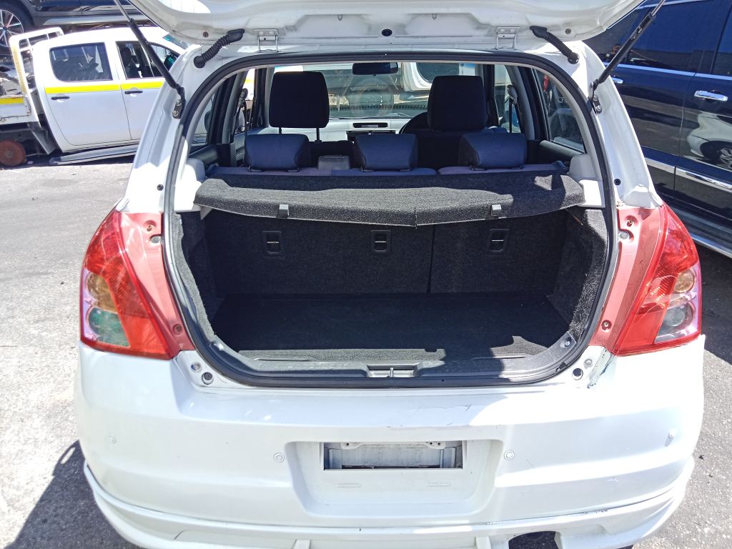 P5853 - Suzuki Swift 2007 White Wrecking - Image 7